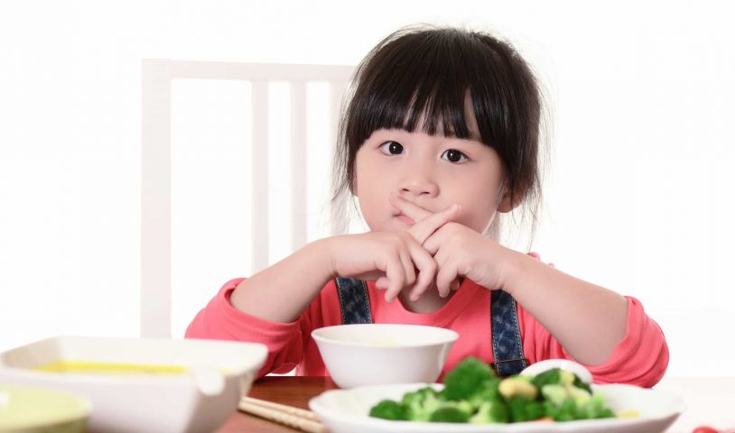 Những điều không nên làm trong bữa ăn giúp trẻ không còn biếng ăn