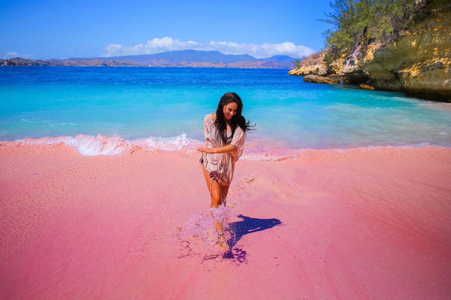 9 bãi biển màu hồng cực tuyệt bạn bỏ lỡ sẽ nuối tiếc khôn nguôi