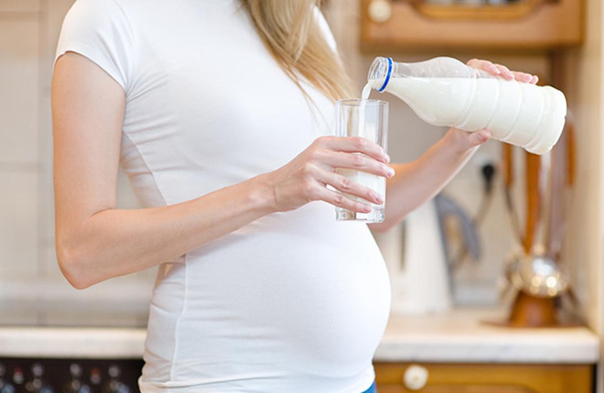 Phụ nữ mang thai có nên uống sữa không