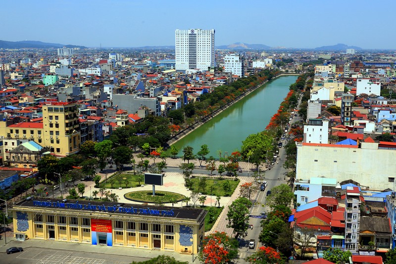 Hải Phòng là thành phố duyên hải nằm ở hạ lưu của hệ thống sông Thái Bình thuộc đồng bằng sông Hồng